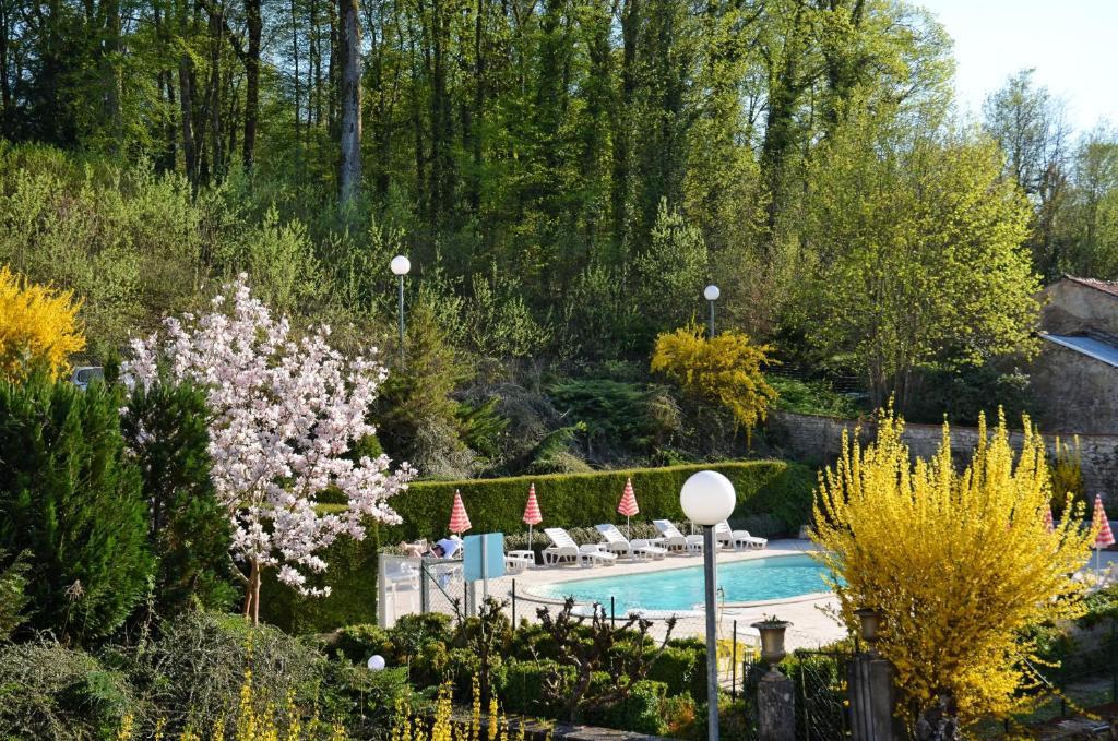 Hotel Et Studios D'Orfeuil Bourbonne-les-Bains Oda fotoğraf